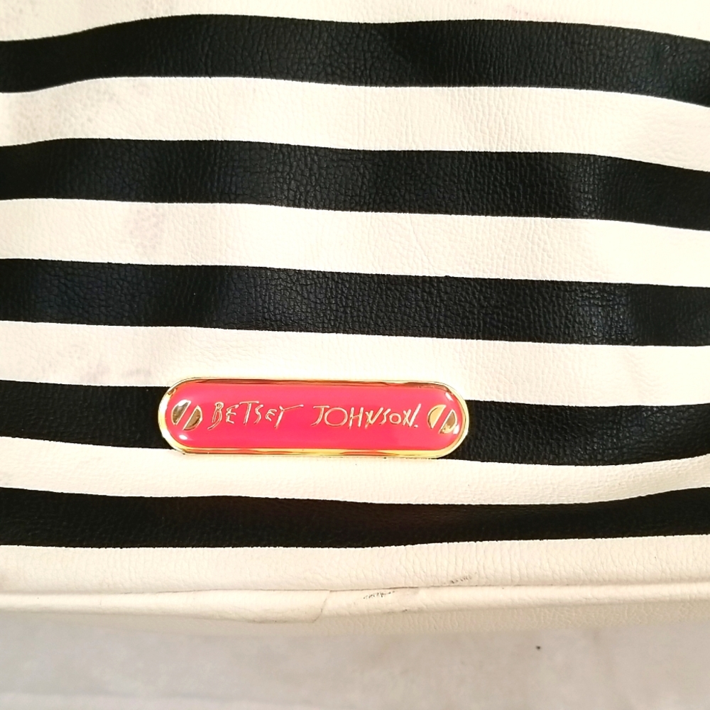 Betsey Johnson Fashion Bow Pocketbook - Picture 4 of 10